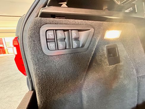 Used 2020 BMW X7 M50i image 24