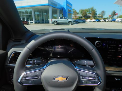 New 2026 Chevrolet Suburban Premier image 2