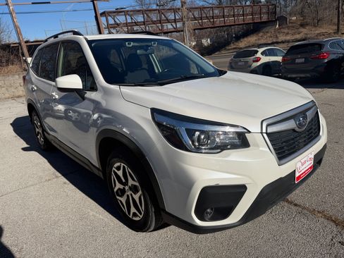 Used 2019 Subaru Forester Premium image 6
