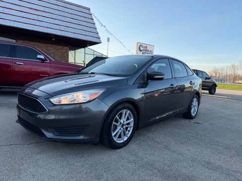 Used 2017 Ford Focus SE image 1