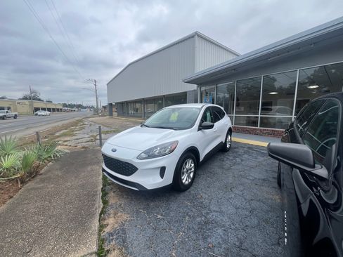Used 2022 Ford Escape SE image 3