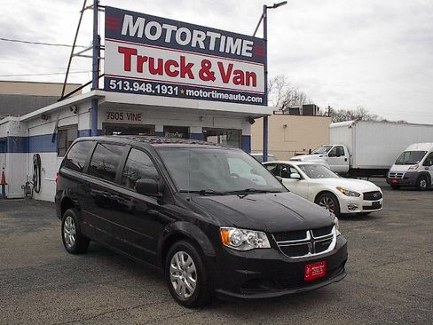Used 2016 Dodge Grand Caravan SE image 1