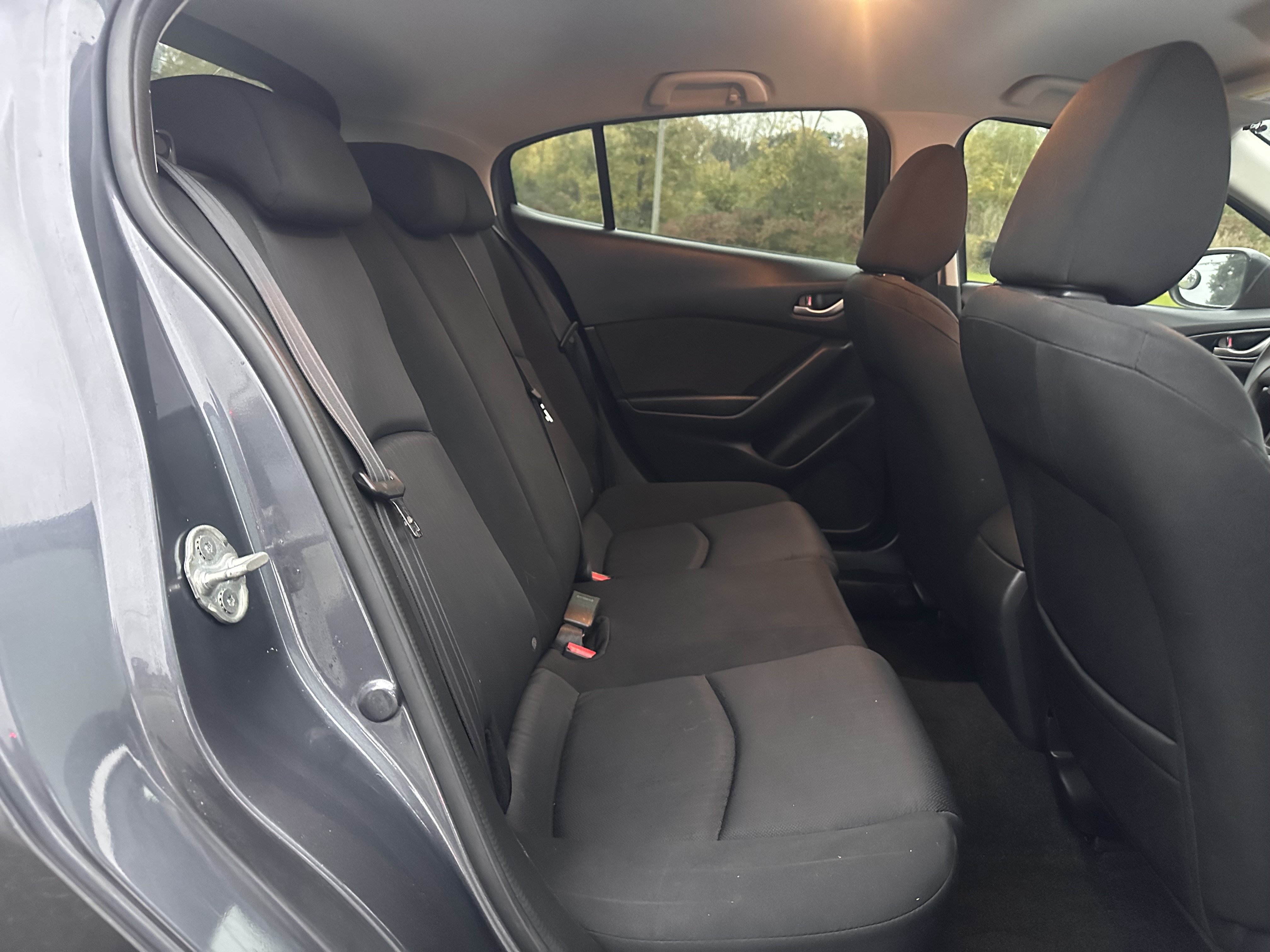 Used 2016 MAZDA MAZDA3 i Sport Hatchback FWD image 22