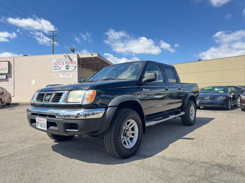 Used 2000 Nissan Frontier image 2