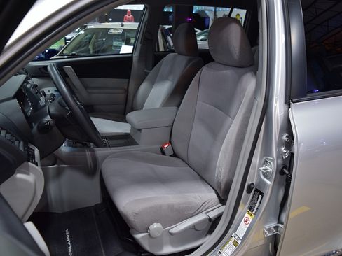 Used 2013 Toyota Highlander Plus V6 FWD image 18