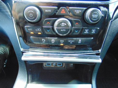 Used 2019 Jeep Grand Cherokee Altitude image 20