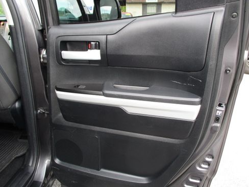Used 2017 Toyota Tundra SR5 image 33