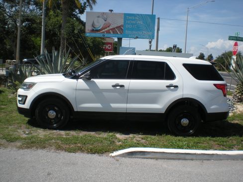 Used 2017 Ford Explorer 4WD Police Interceptor image 2