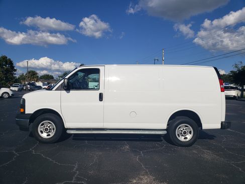 Used 2024 GMC Savana 2500 image 3