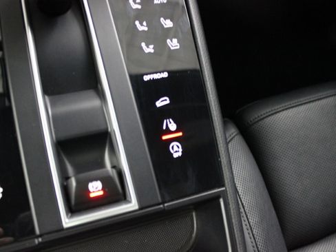 Used 2023 Porsche Macan UNAVAIL AWD/4WD image 32