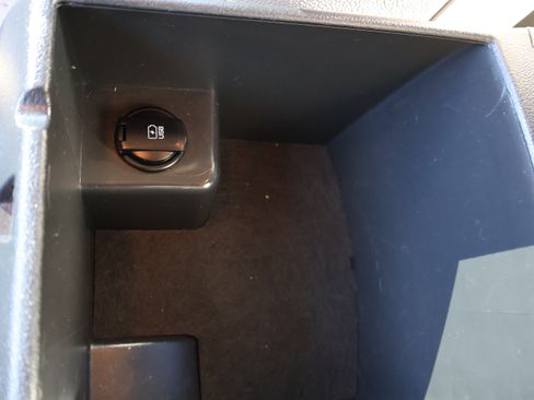 Used 2017 Hyundai Elantra Limited image 30