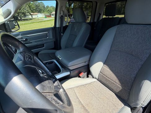Used 2016 RAM 1500 4x4 Crew Cab SLT image 9