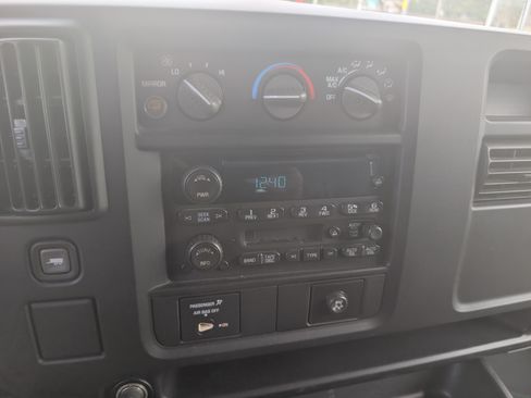 Used 2006 GMC Savana 3500 LS image 18