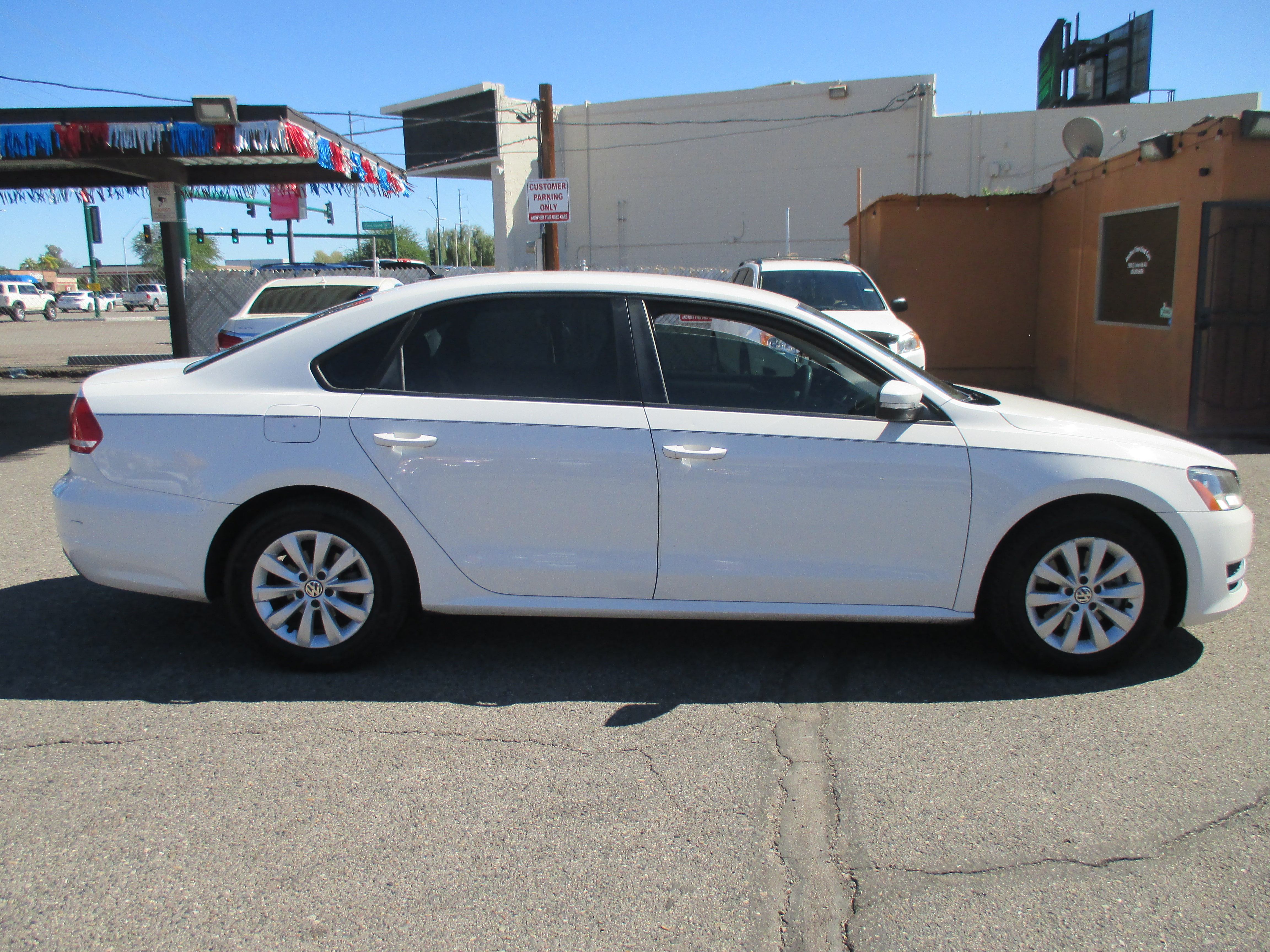 Used 2013 Volkswagen Passat 2.0T SEL Premium FWD image 2
