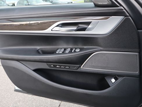 Used 2019 BMW 740i xDrive UNAVAIL AWD/4WD image 22
