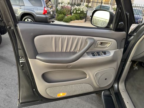 Used 2005 Toyota Sequoia Limited image 11
