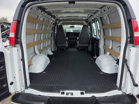 Used 2023 Chevrolet Express 2500 image 13