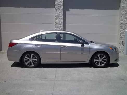 Used 2016 Subaru Legacy 2.5i Limited AWD/4WD image 9