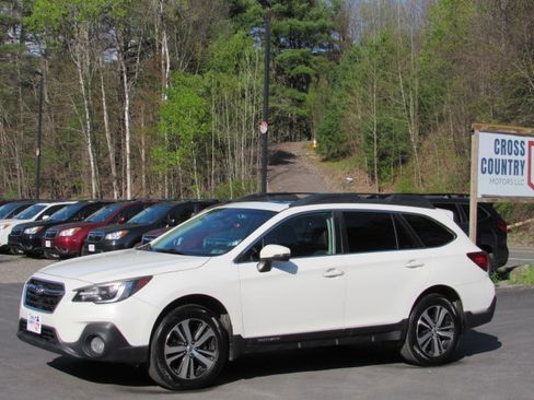 Used 2018 Subaru Outback 2.5i Limited AWD/4WD image 2