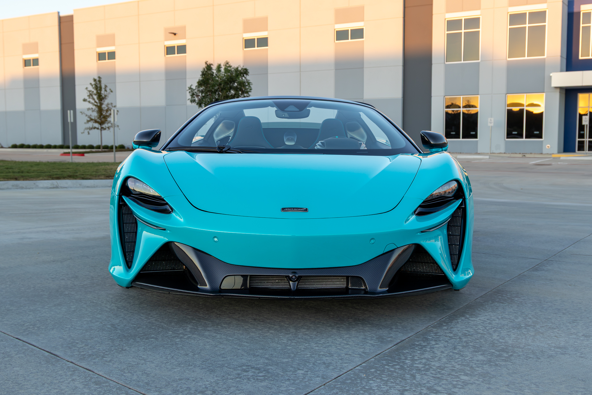 Used 2025 McLaren Artura Spider RWD image 2