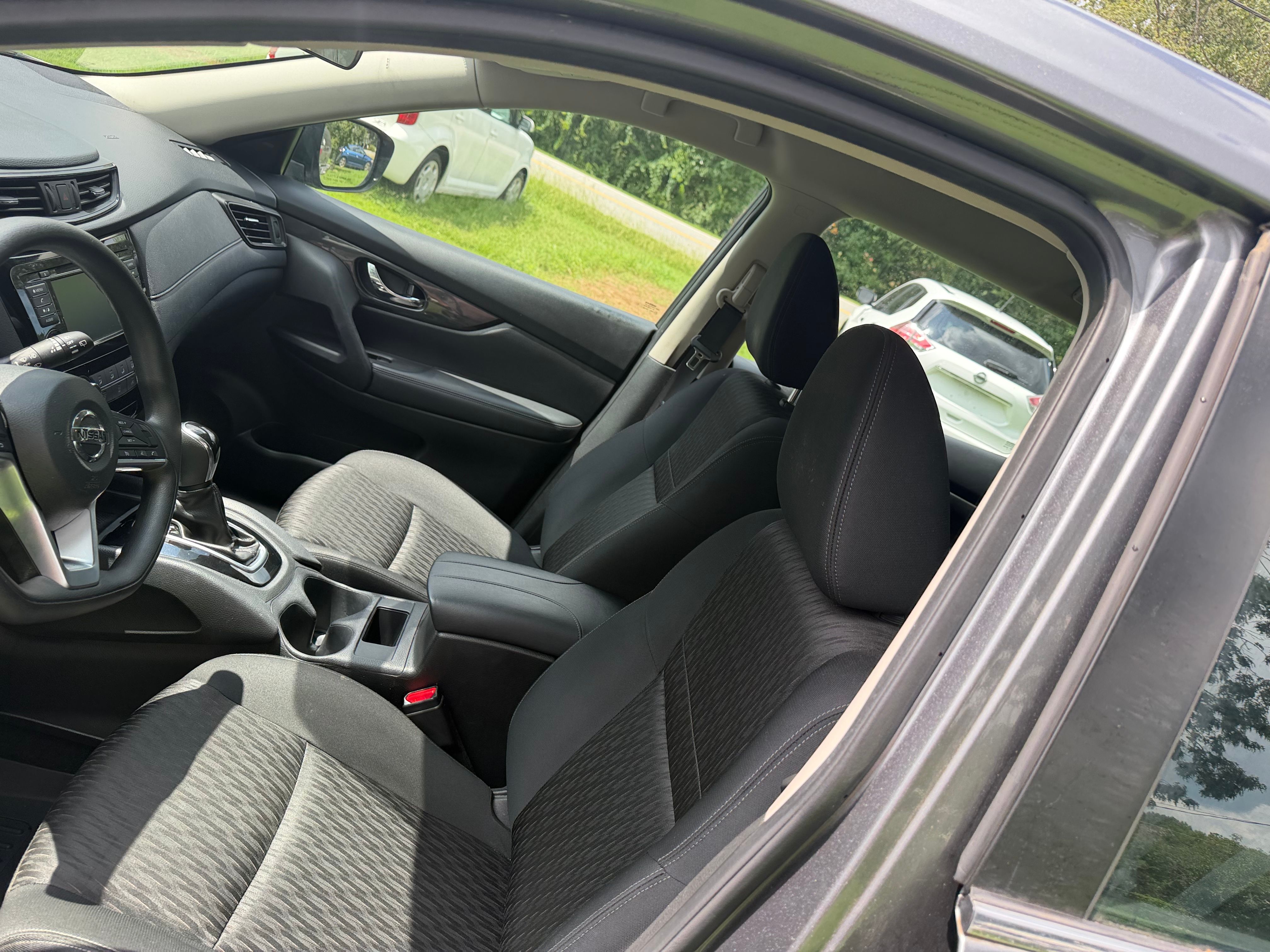 Used 2018 Nissan Rogue AWD image 21