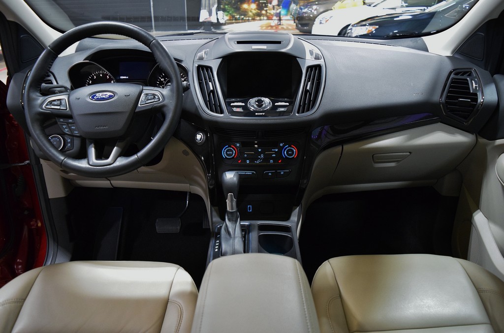 Used 2017 Ford Escape Titanium FWD image 24
