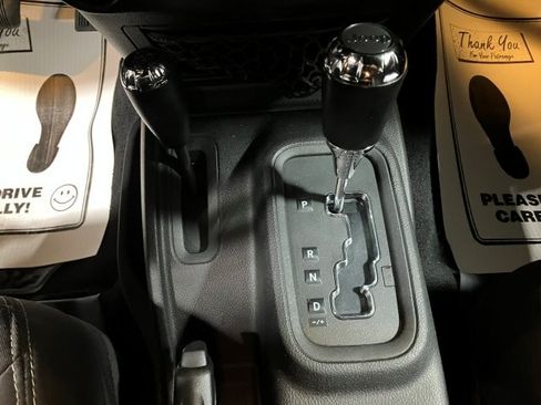 Used 2014 Jeep Wrangler Unlimited Rubicon image 12