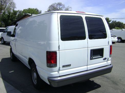 Used 2006 Ford E-150 and Econoline 150 UNAVAIL RWD image 5