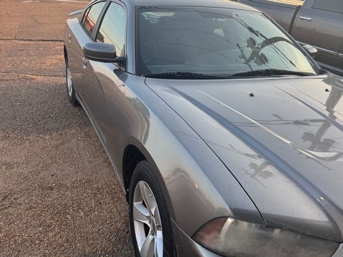 Used 2012 Dodge Charger SE RWD image 3