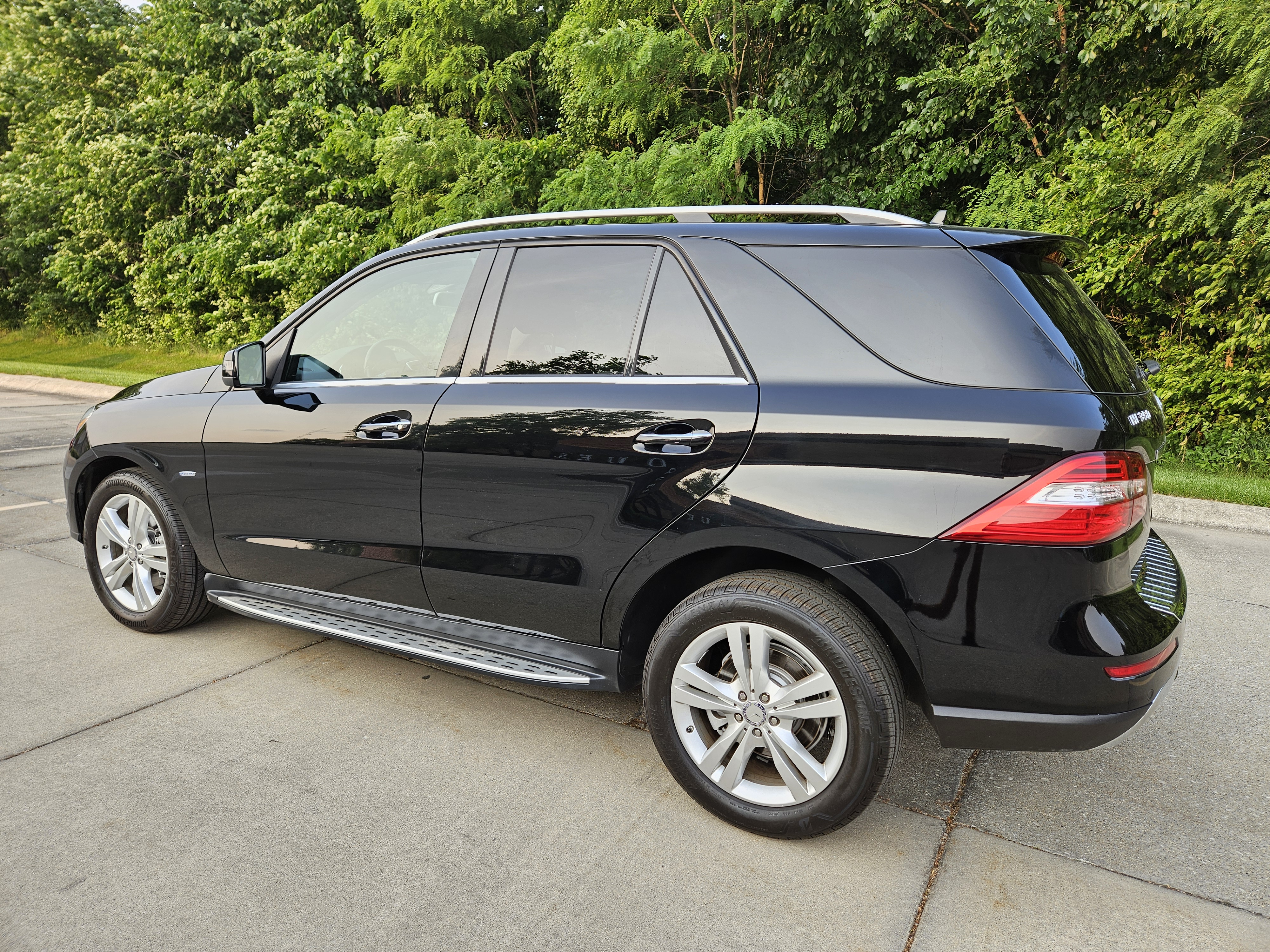 Used 2012 Mercedes-Benz ML 350 BlueTEC 4MATIC image 3