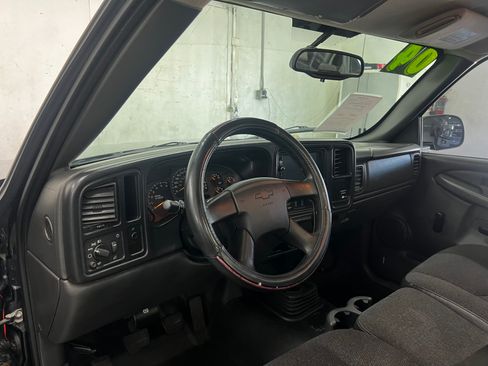 Used 2004 Chevrolet Silverado 1500 Classic W/T image 13