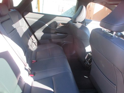 Used 2025 Toyota Crown Signia Limited image 11