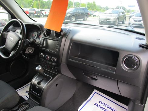 Used 2010 Jeep Patriot 4WD Sport image 27