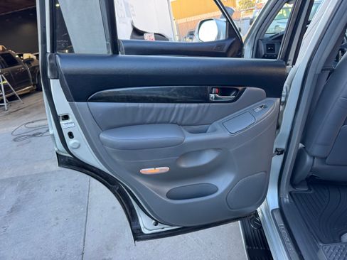 Used 2005 Lexus GX 470 image 24