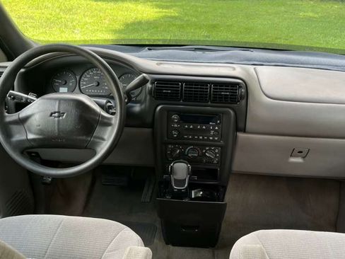 Used 2002 Chevrolet Venture LS FWD image 12