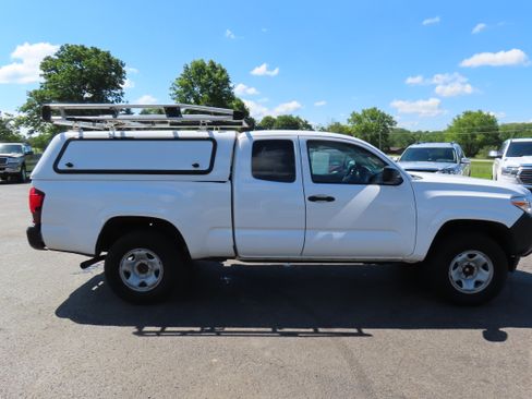 Used 2019 Toyota Tacoma 2WD Access Cab image 6