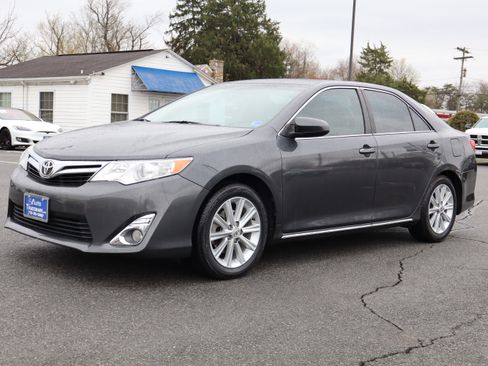 Used 2012 Toyota Camry XLE image 4