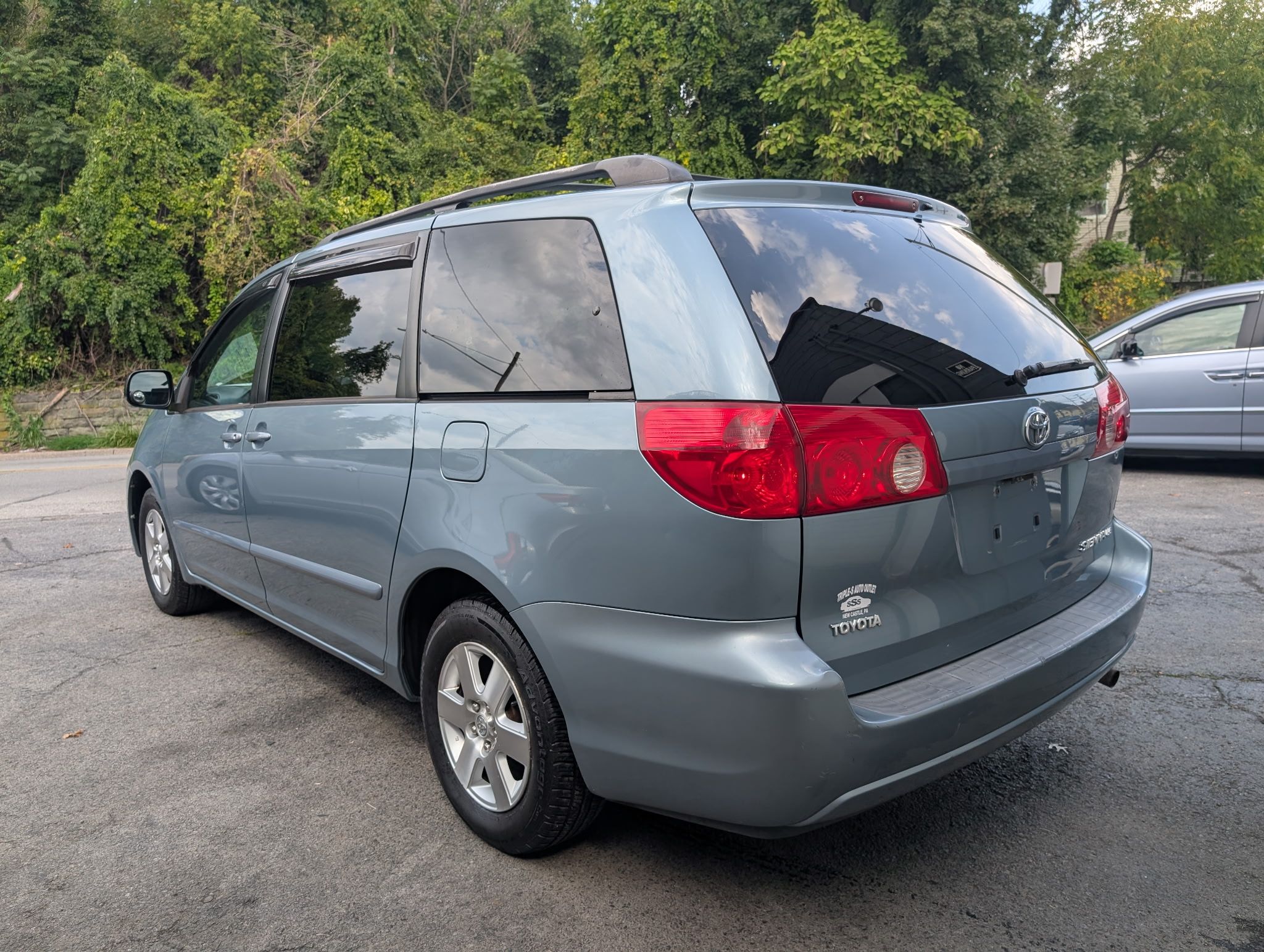 Used 2008 Toyota Sienna LE FWD image 2