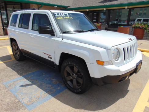Used 2017 Jeep Patriot 75th Anniversary image 2