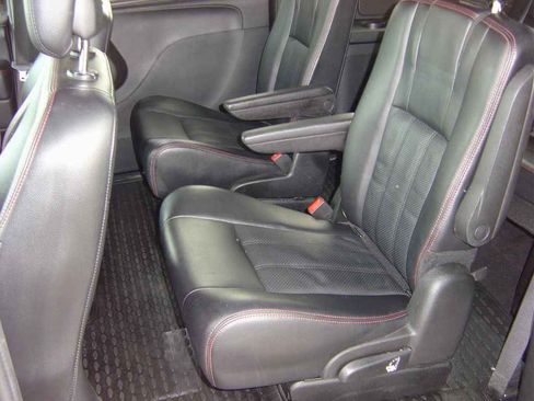 Used 2018 Dodge Grand Caravan GT image 12