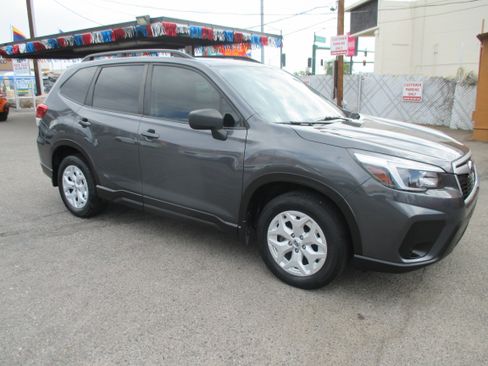 Used 2021 Subaru Forester 2.5i Premium Sport Utility 4D AWD/4WD image 12