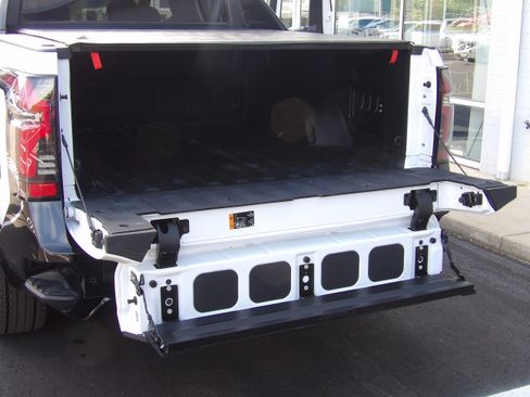 Used 2025 Chevrolet Silverado EV 4x4 Crew Cab RST image 16