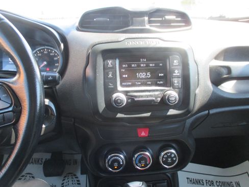 Used 2017 Jeep Renegade 4WD Latitude image 8