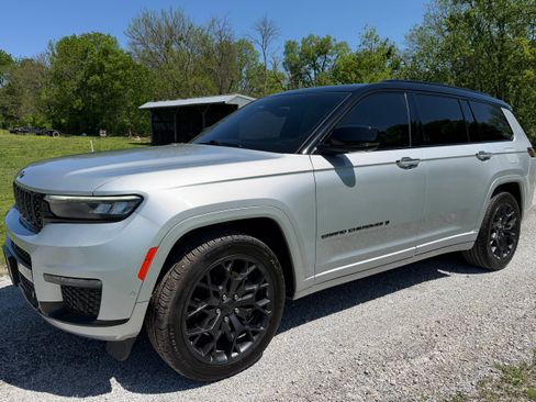 Used 2023 Jeep Grand Cherokee L Summit AWD/4WD image 1