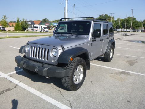Used 2015 Jeep Wrangler Sport image 2
