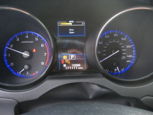 Used 2017 Subaru Outback 2.5i Premium image 10