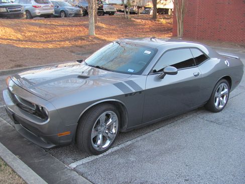Used 2012 Dodge Challenger R/T image 2
