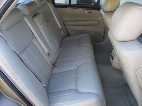 Used 2010 Cadillac DTS Luxury image 6