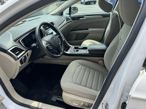 Used 2020 Ford Fusion SE FWD image 7
