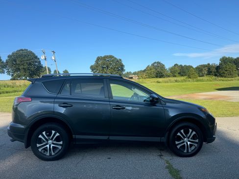 Used 2016 Toyota RAV4 AWD LE image 4
